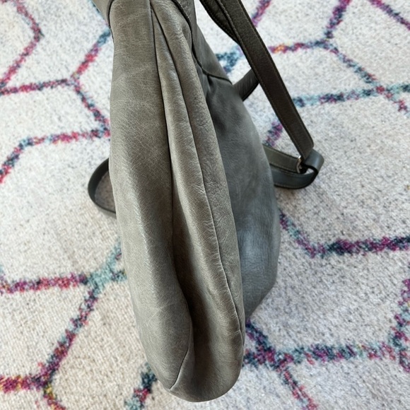 ROOTS Canada Leather Hobo - Picture 10 of 14